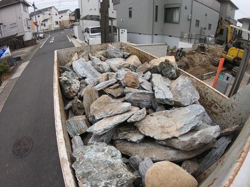 名古屋市緑区お庭の解体工事【大きな庭石と庭木を全撤去】