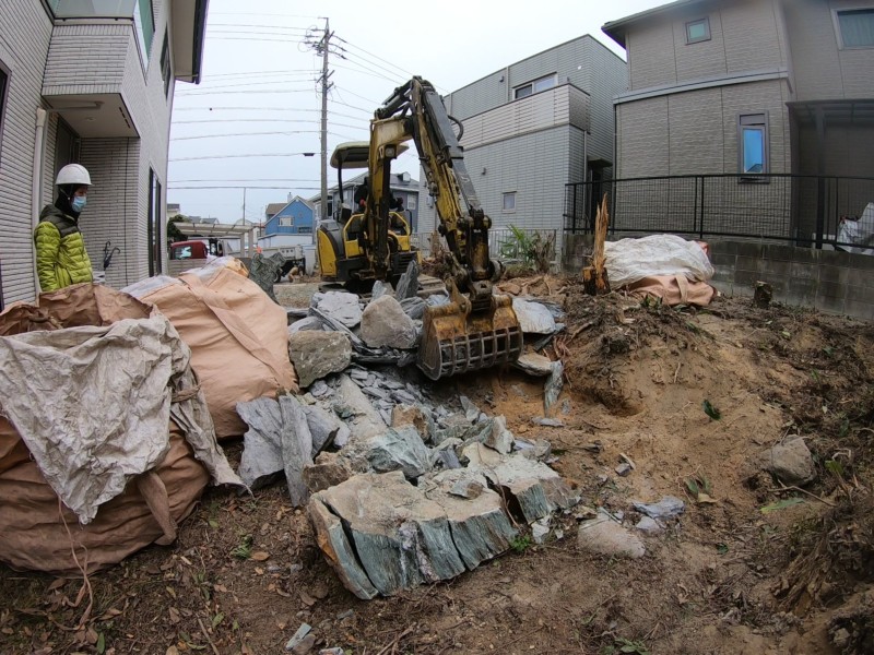 名古屋市緑区お庭の解体工事【大きな庭石と庭木を全撤去】