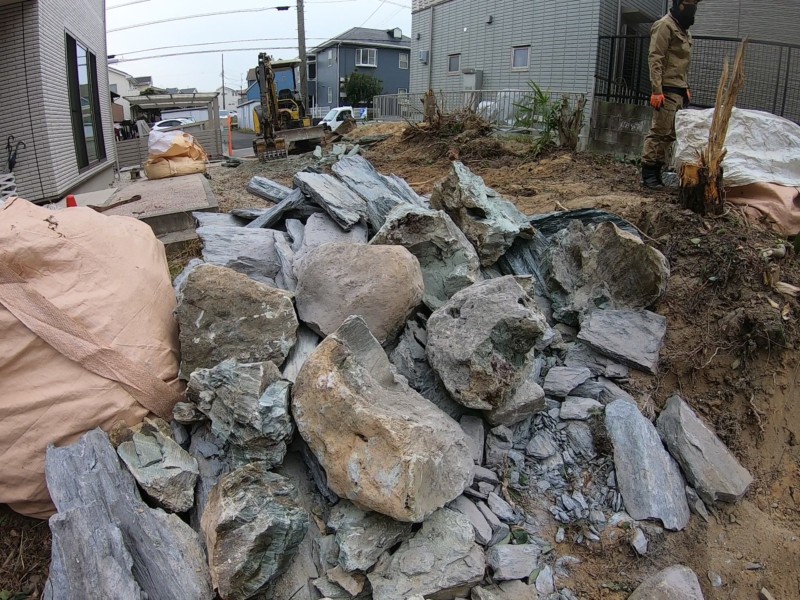 名古屋市緑区お庭の解体工事【大きな庭石と庭木を全撤去】