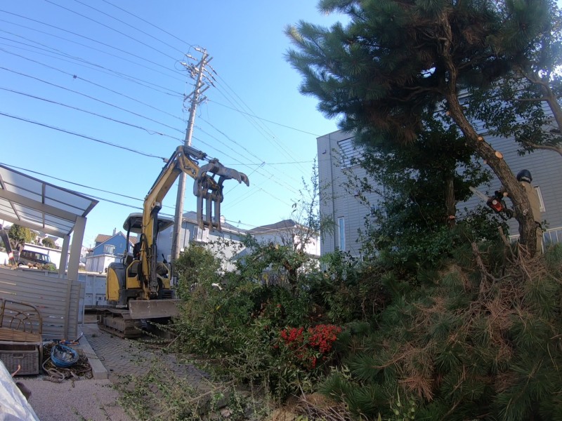 名古屋市緑区お庭の解体工事【大きな庭石と庭木を全撤去】