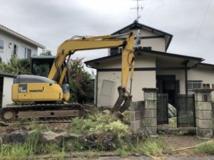 名古屋市名東区の木造2階建て家の解体工事【32坪90万円】庭木庭石の撤去