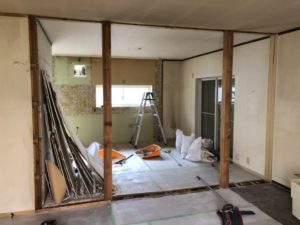 岐阜県各務原市の住宅の内装解体｜間仕切り壁とユニットバス撤去