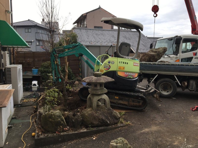 愛知県犬山市の庭の解体工事【庭木伐根と庭石撤去】2日作業30万円