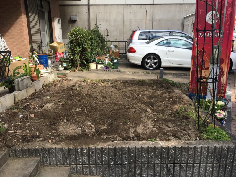 愛知県犬山市の庭の解体工事【庭木伐根と庭石撤去】