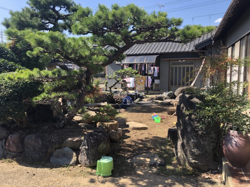 愛知県小牧市の庭木伐採、庭石の撤去工事|お庭をキレイに更地にする
