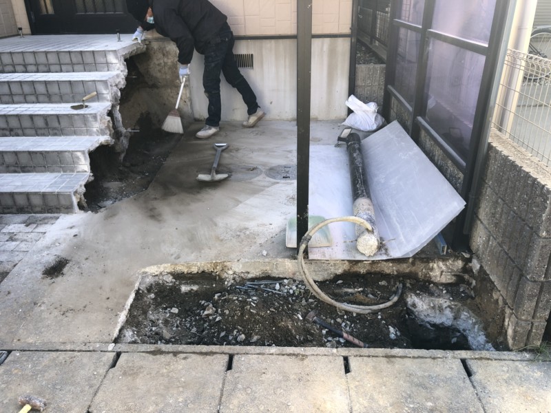 【岐阜県各務原市】玄関前の階段を開口して駐車場を広くする