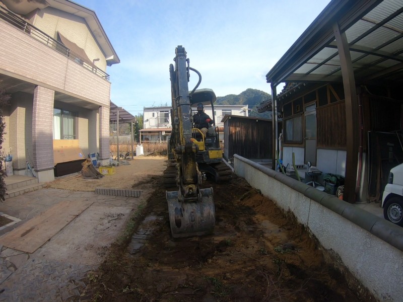 【岐阜県関市】クレーンを使って庭石と庭木を撤去処分して更地にする