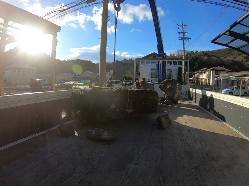 【岐阜県関市】クレーンを使って庭石と庭木を撤去処分して更地にする