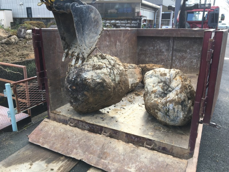 【岐阜県岐阜市】大きな庭石と庭木を撤去処分して庭を解体する