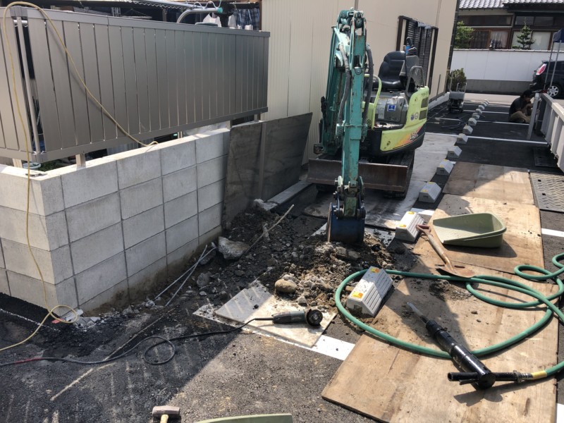 【岐阜県多治見市】隣地境界のブロックの撤去工事【重機と手作業】