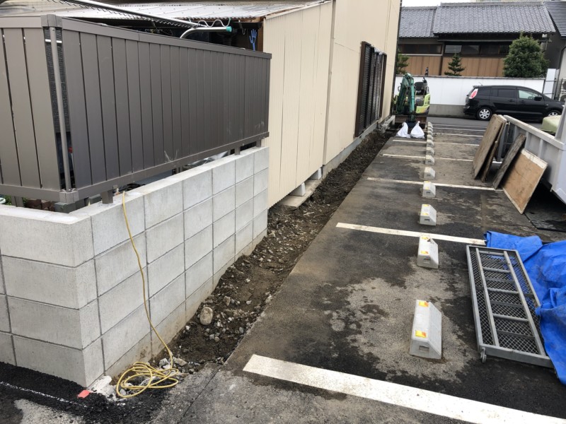 岐阜県多治見市の隣地境界ブロックの撤去