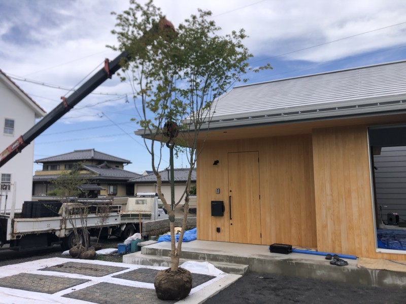 【豊田市五ケ丘】庭リフォームと駐車場コンクリート工事の費用事例