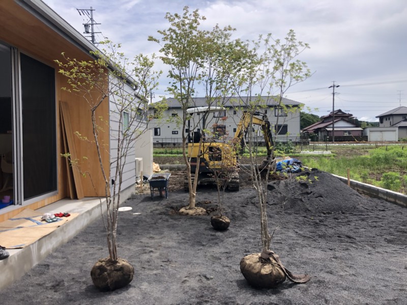 【豊田市五ケ丘】庭リフォームと駐車場コンクリート工事の費用事例