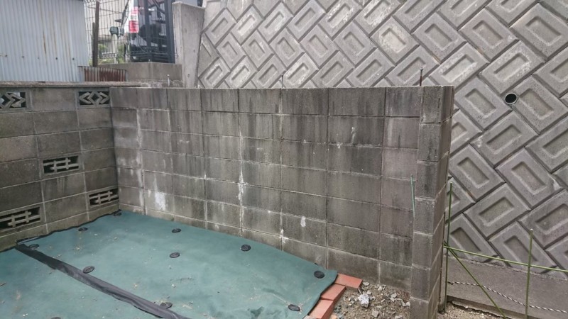 隣地境界ブロック塀の段数落としと目隠しフェンスの設置